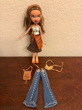 Vintage Bratz Doll Strut It Yasmin Original Outfit Accessories Box MGA 2001